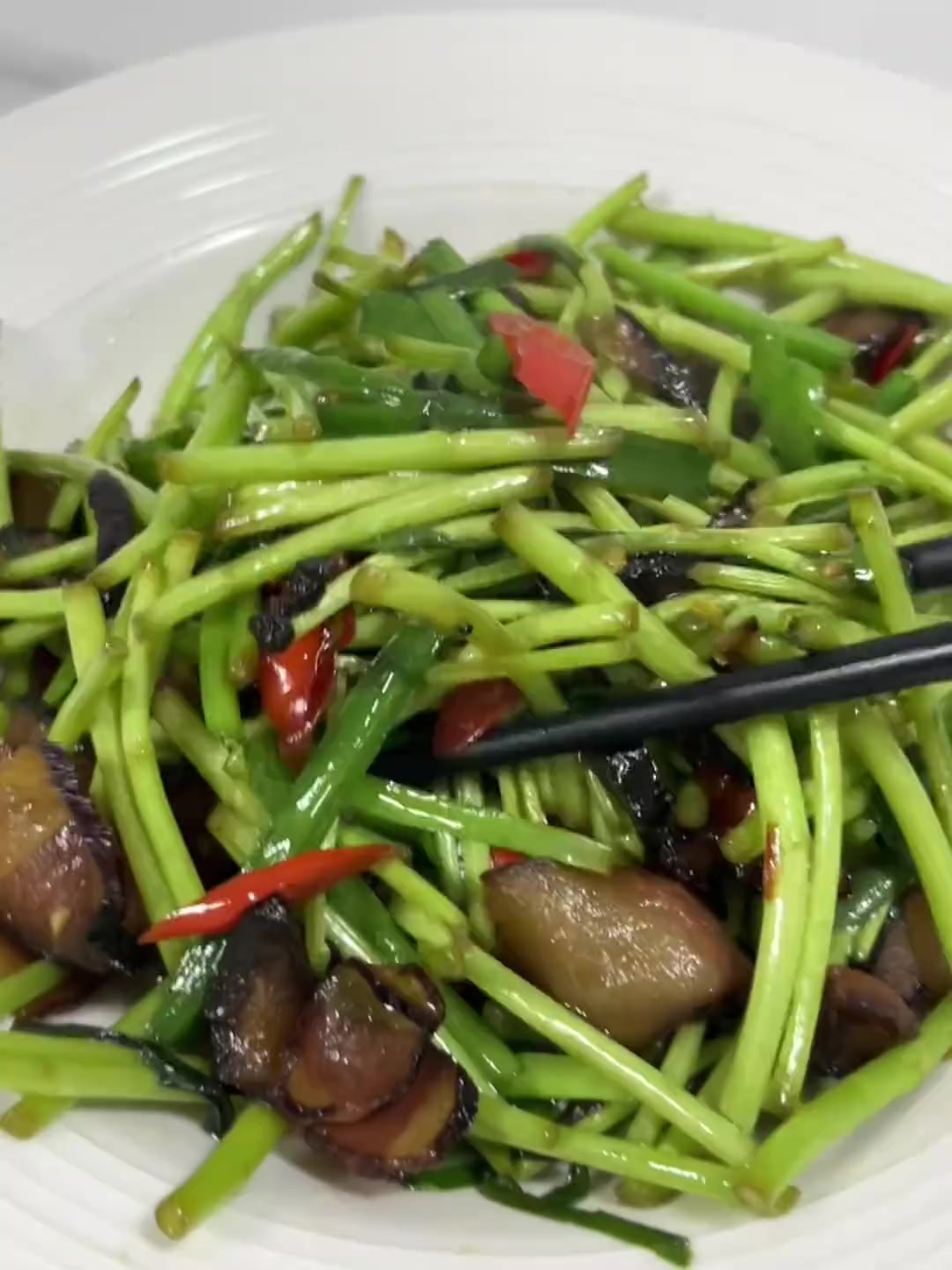 南昌人桌子上的宝?我的厨房日记 江西菜 江西小炒 藜蒿炒腊肉