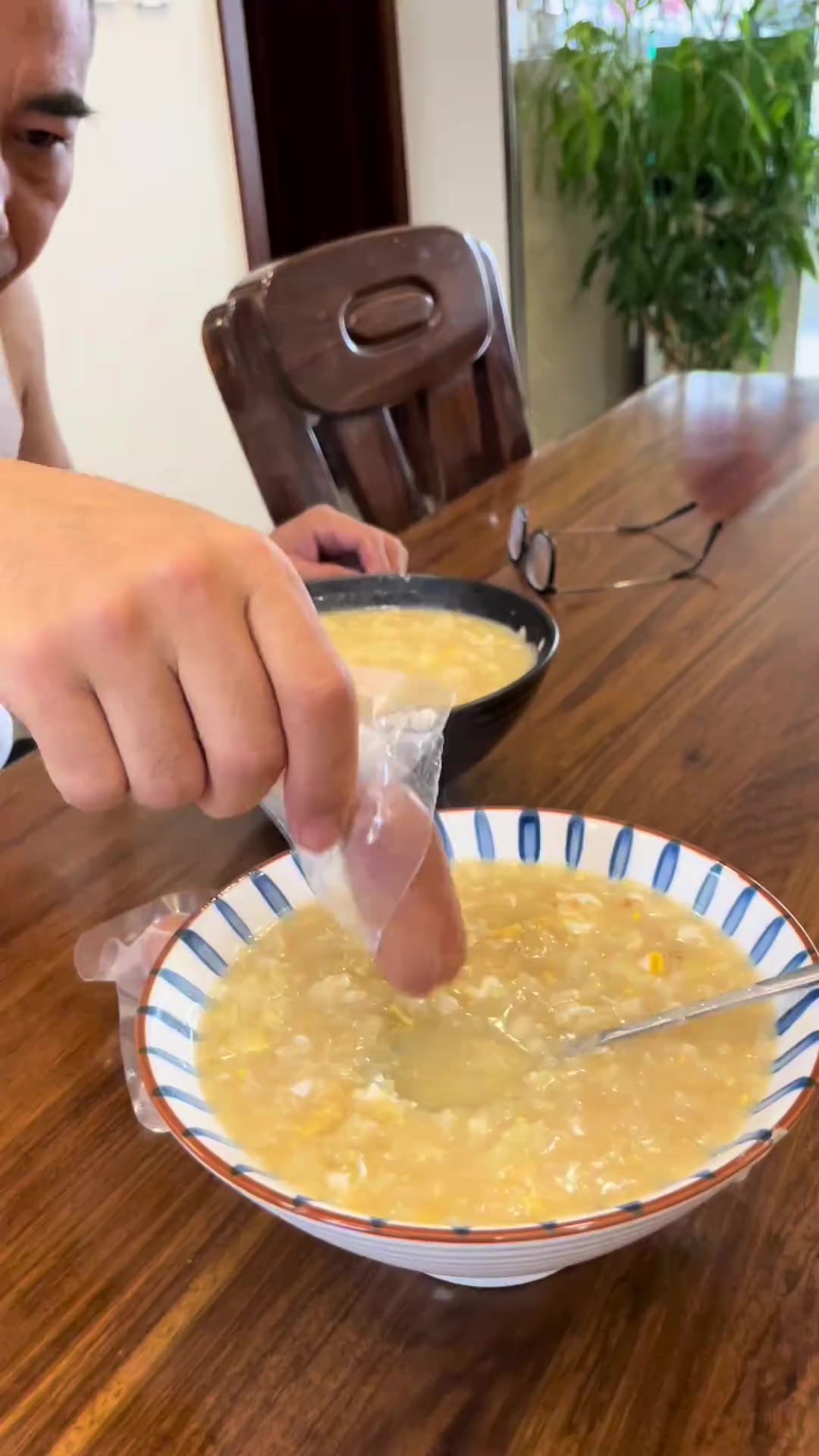 王先生做的白菜疙瘩汤,喝了三十年,食材简单,味道并不惊艳,让