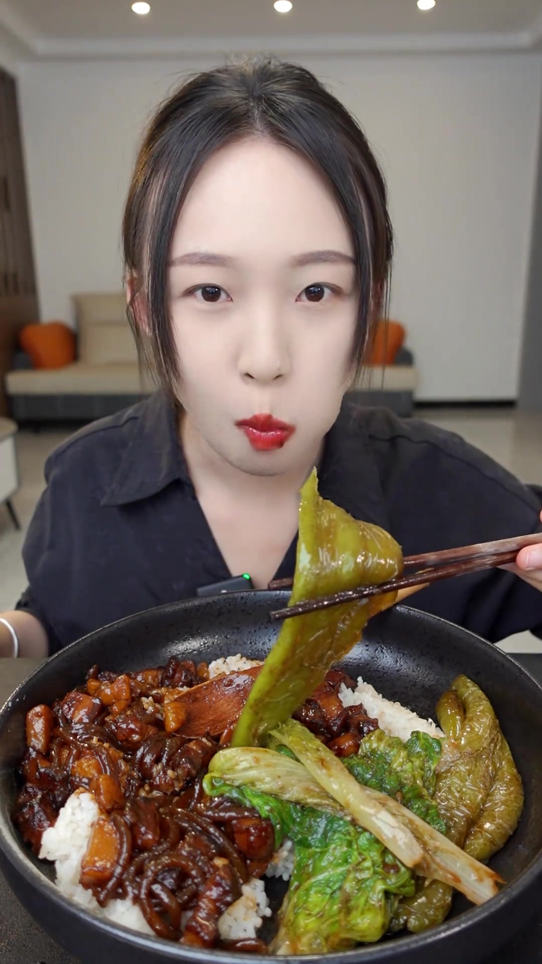 今天带老公吃我炖的红烧肉拌饭