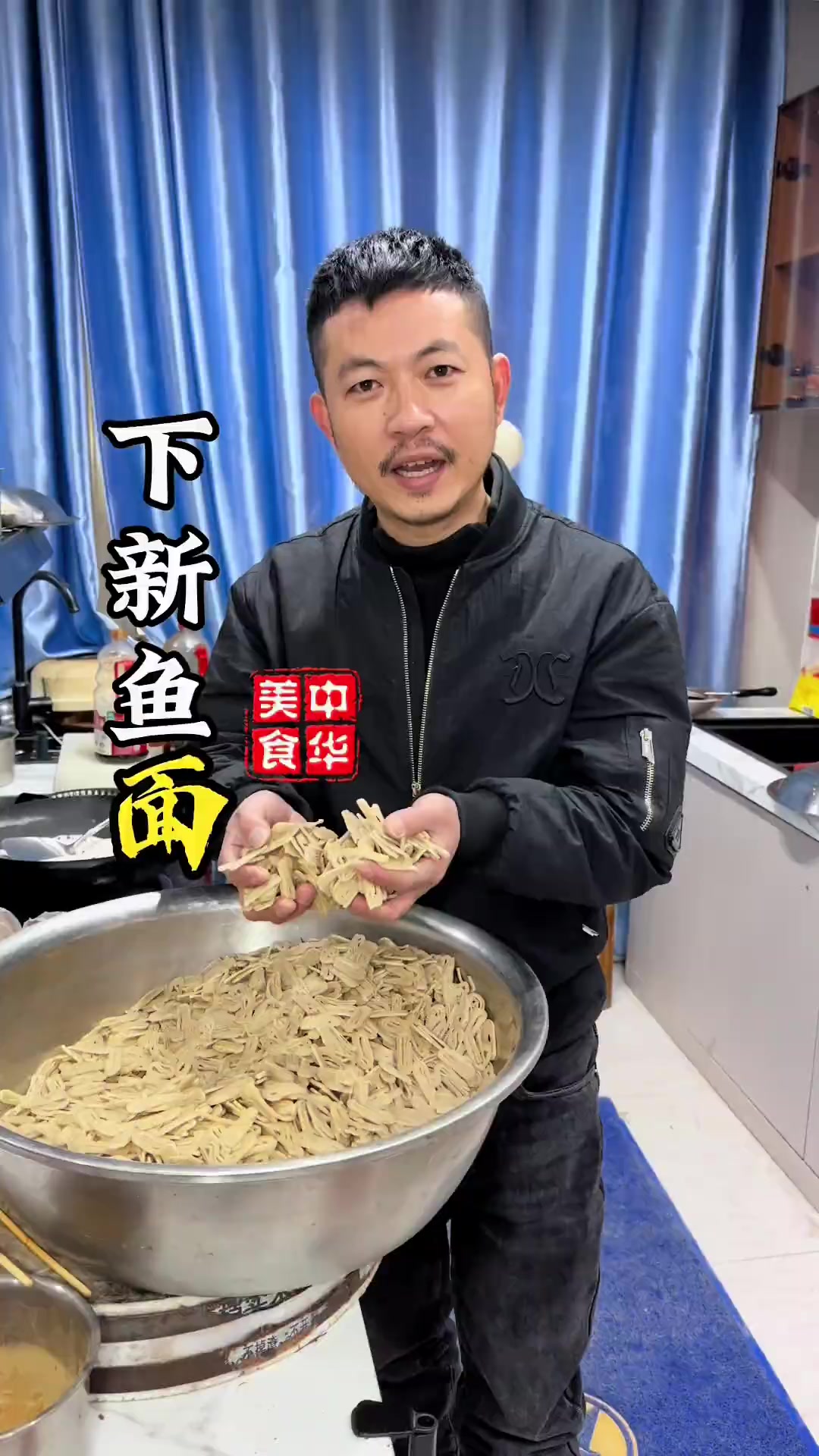 在湖北黄梅县 一到冬天家家户户就会制作这道传统美食