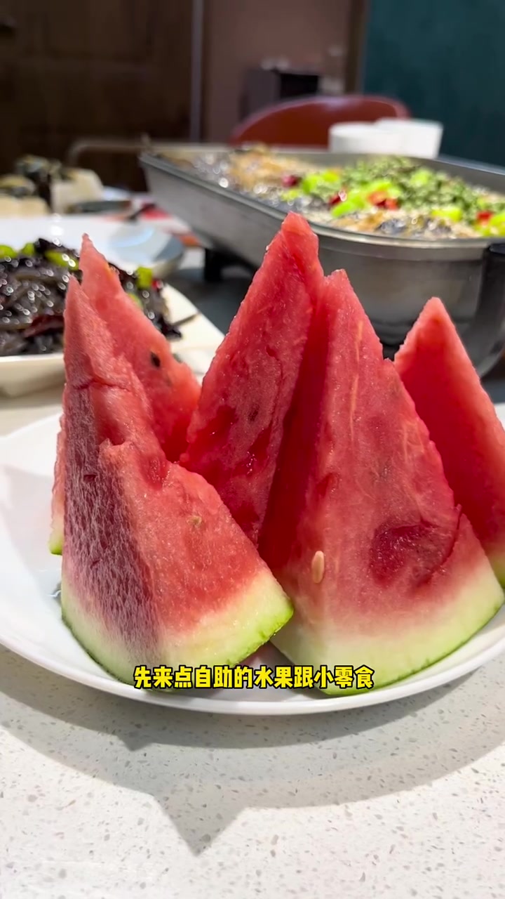 位置:千盛源对面,世家官邸楼下花榕稻烤鱼～他家烤鱼到现在一直人多,口味多,环境也好,确实是