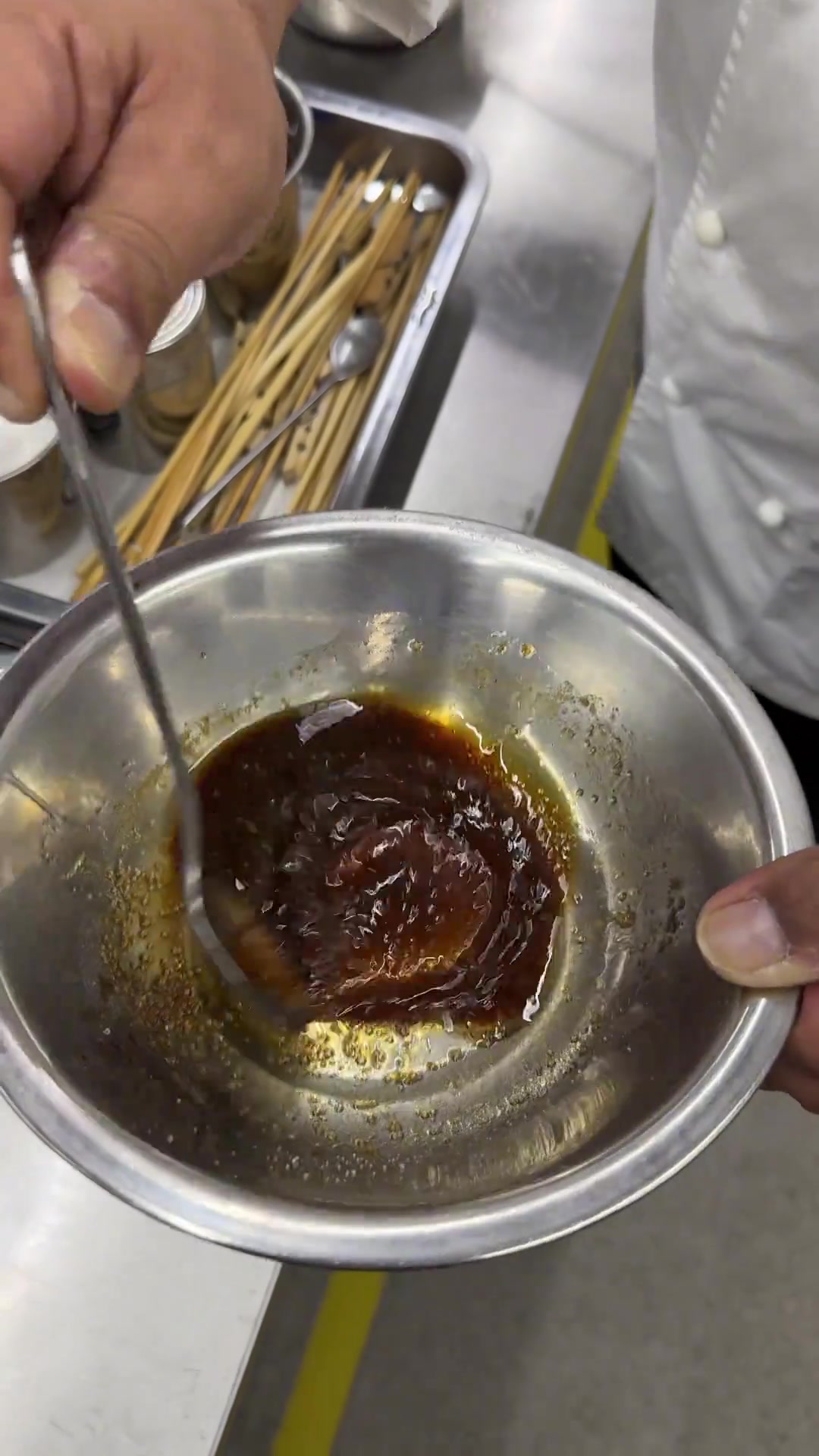 今天教大家做一道家常姜葱爆河虾 湖北菜 河虾 家常菜