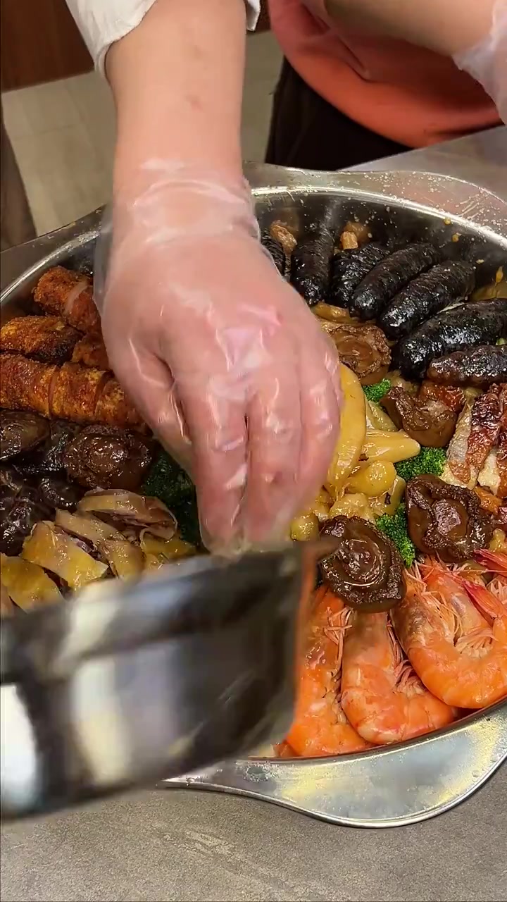 王炸来了!年夜饭菜单第一集:富贵吉祥大盆菜。