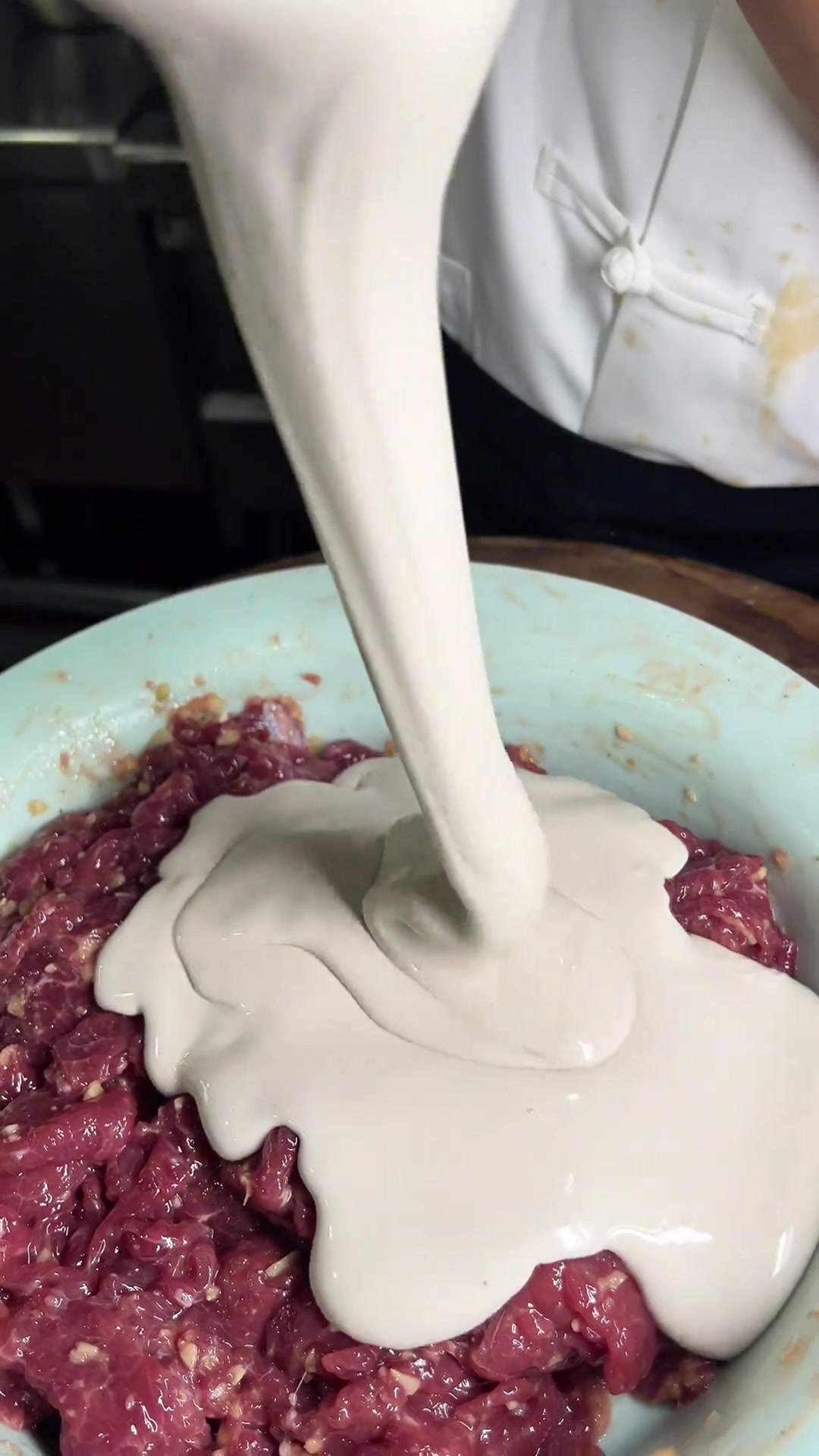 又嫩又滑的牛肉,配上豌豆尖,有几个人能拒绝这个美食?家常菜