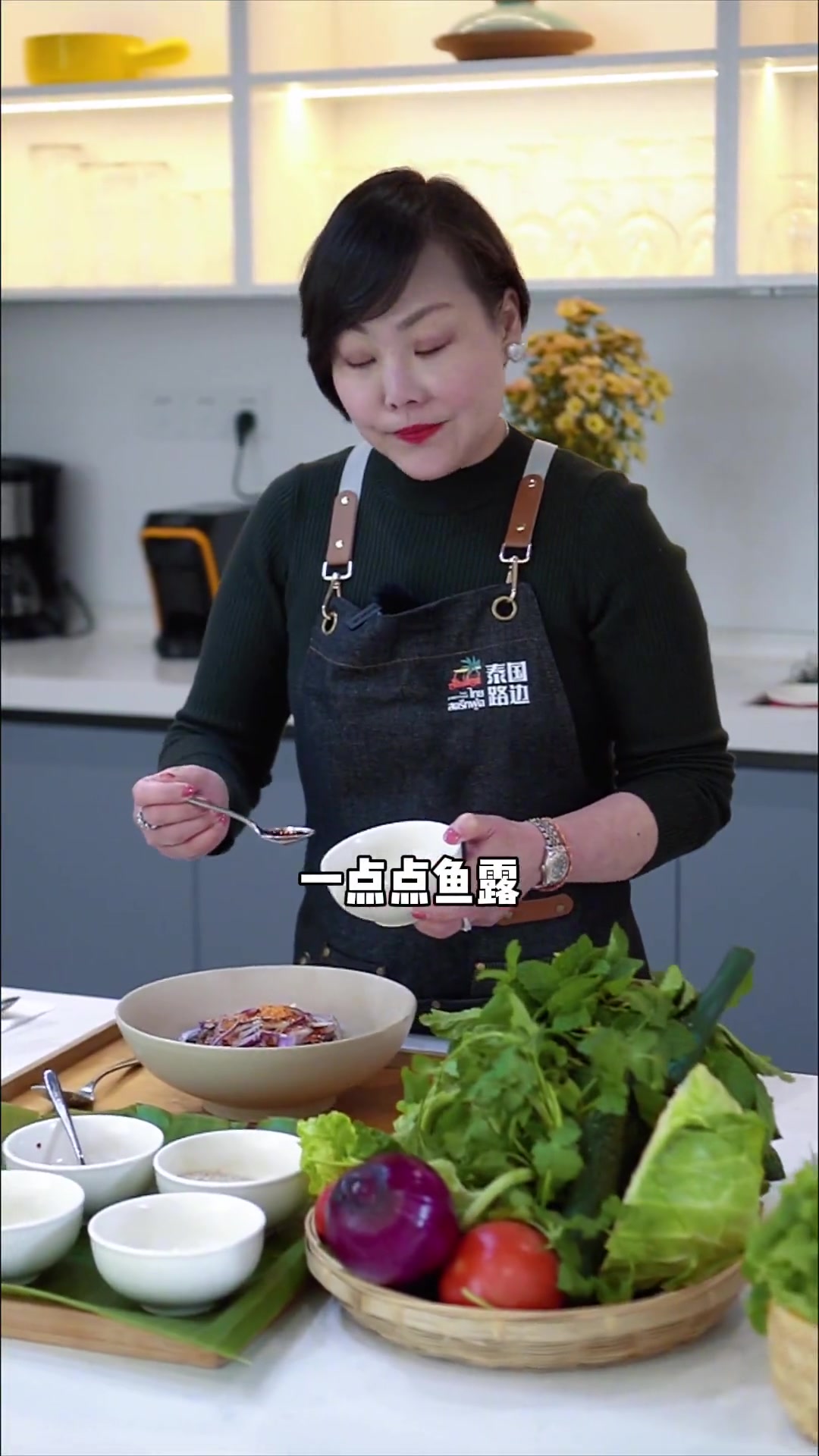 今天教大家做一道简单的泰国美食,泰北拌牛肉