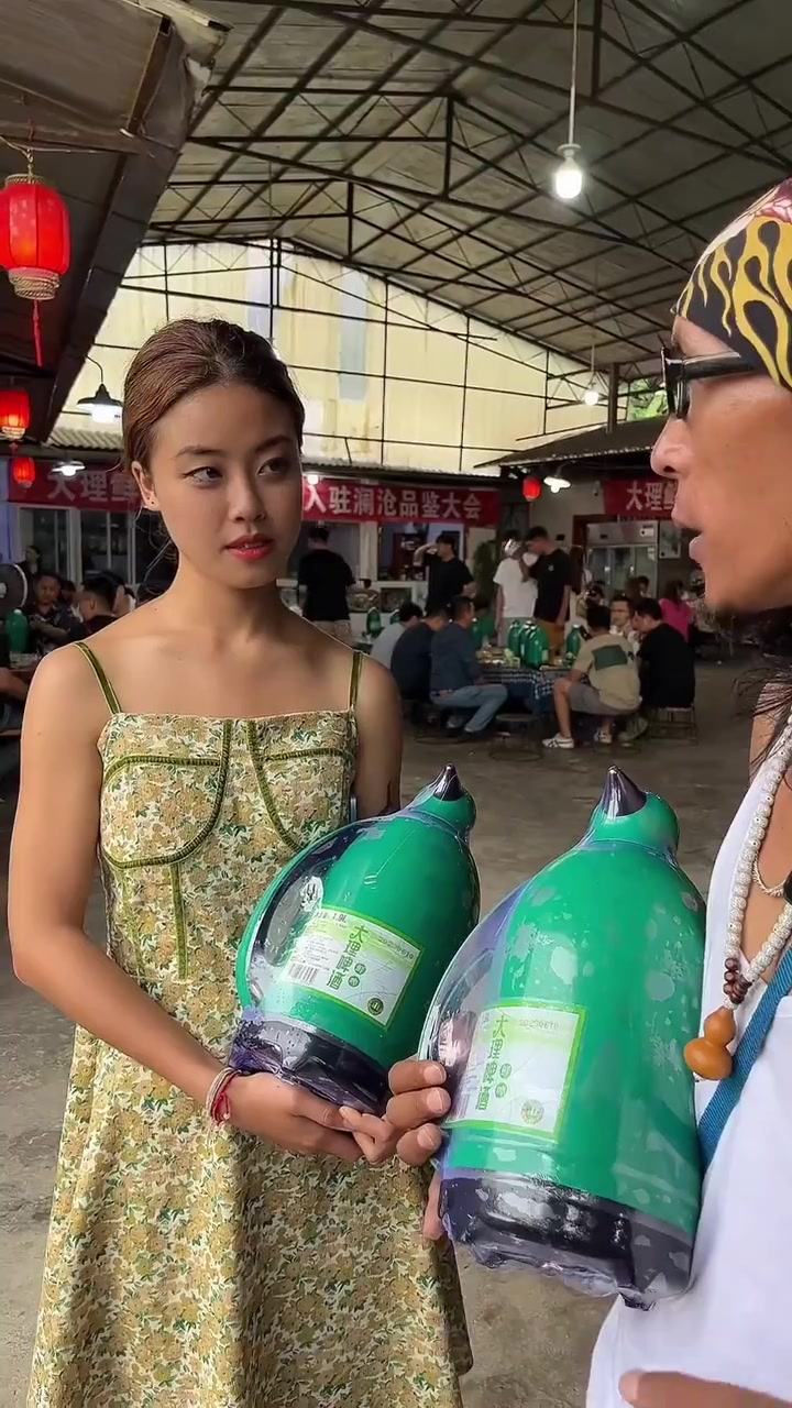 他们家的面条鸡好吃,味道还不错,一罐可以装五瓶