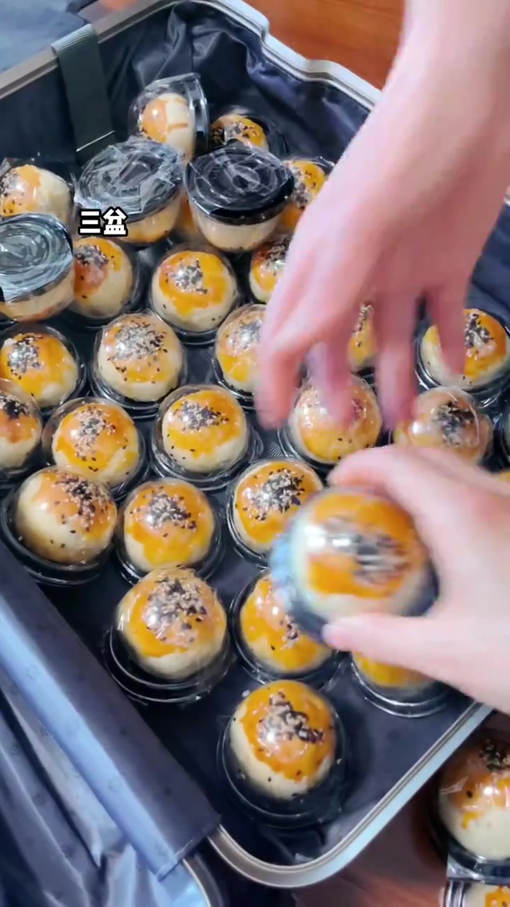 一个多月没见到爸妈,非常想念,蒸了羊肚菌猪肚汤。