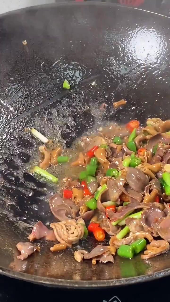 酸菜炒鸡杂 饭菜