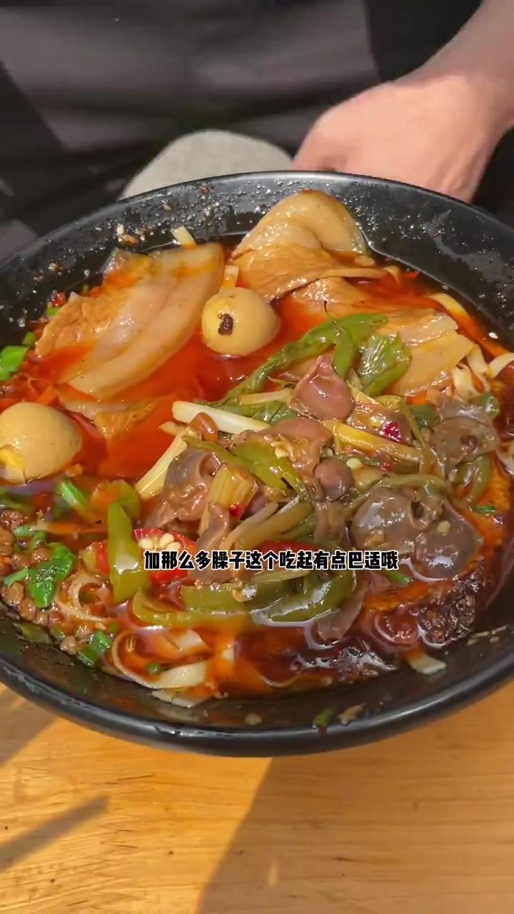 成都红汤杂酱私房面,简直吃得过瘾!
