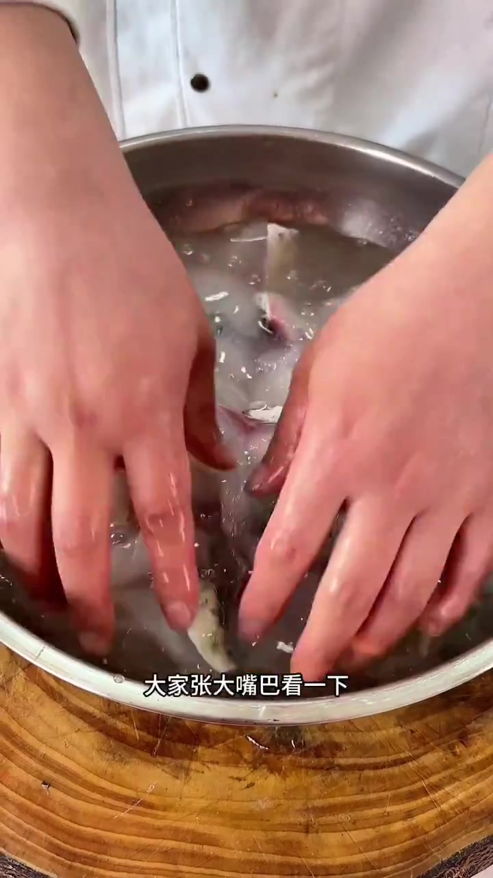 麻辣水煮鱼正宗做法!麻辣鲜香鱼肉鲜嫩一点不腥气。