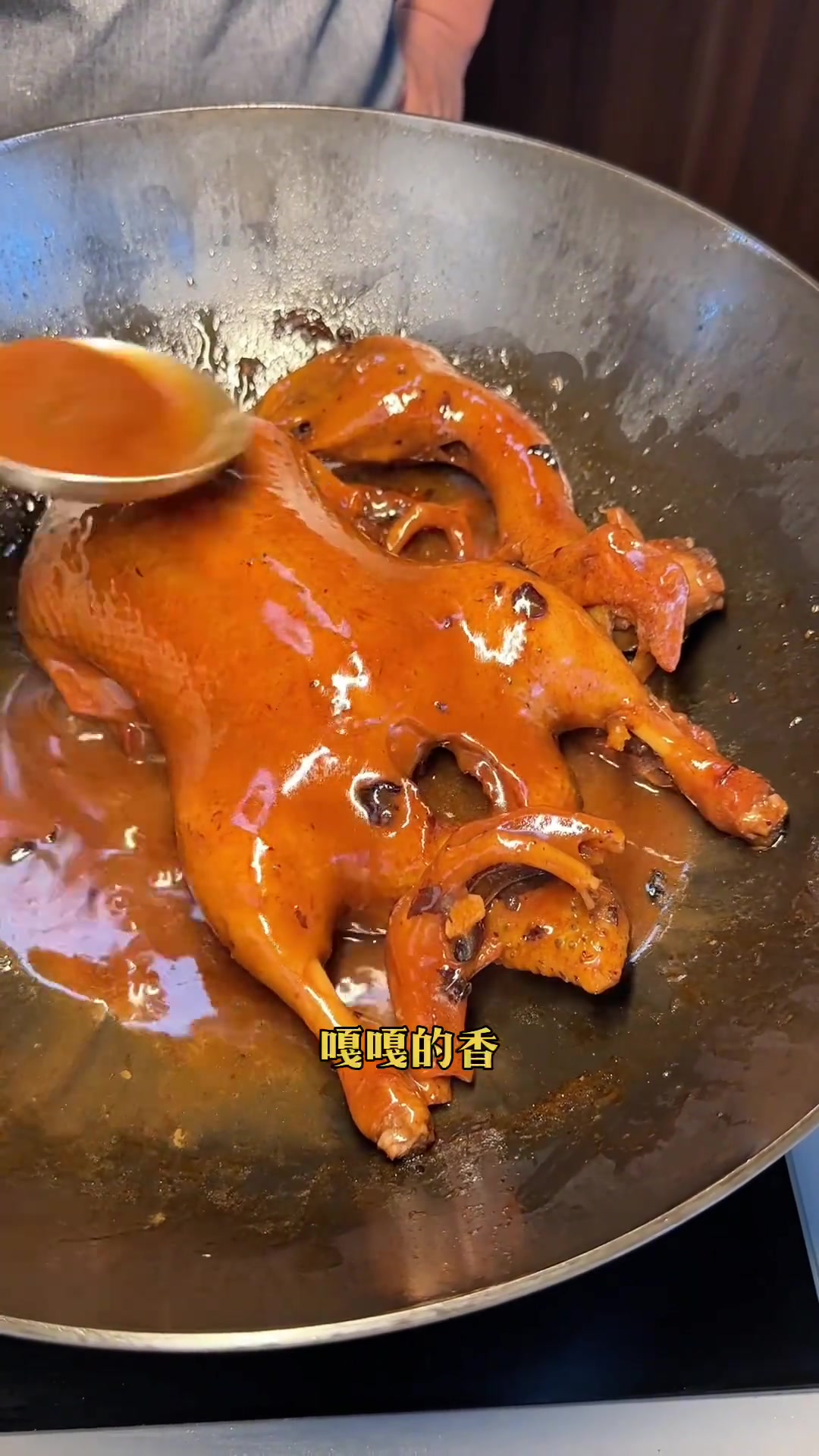 豆豉焖鸭 这道菜在广东也是一道特色名菜,豆豉焖鸭,酱香浓陏,软烂入味,下饭神器