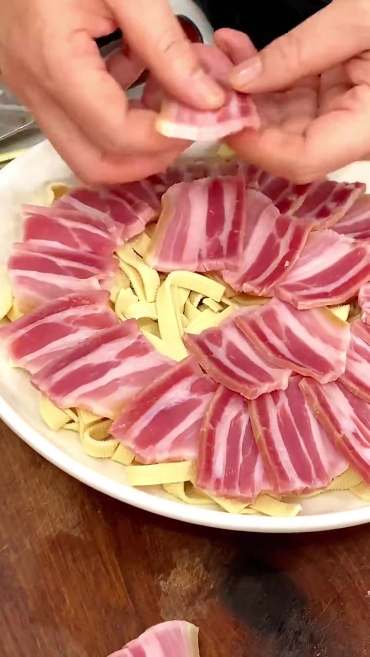 咸肉蒸百叶很多人把百叶蒸的又干又硬