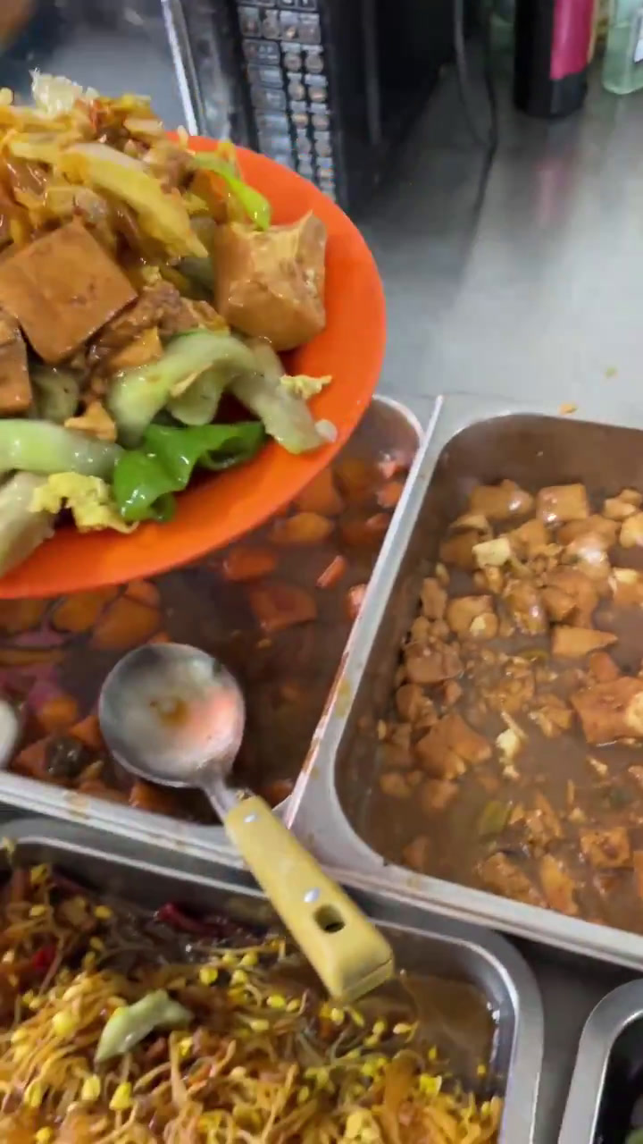 男人最后的倔强 两个荤菜 素菜随便吃的快餐