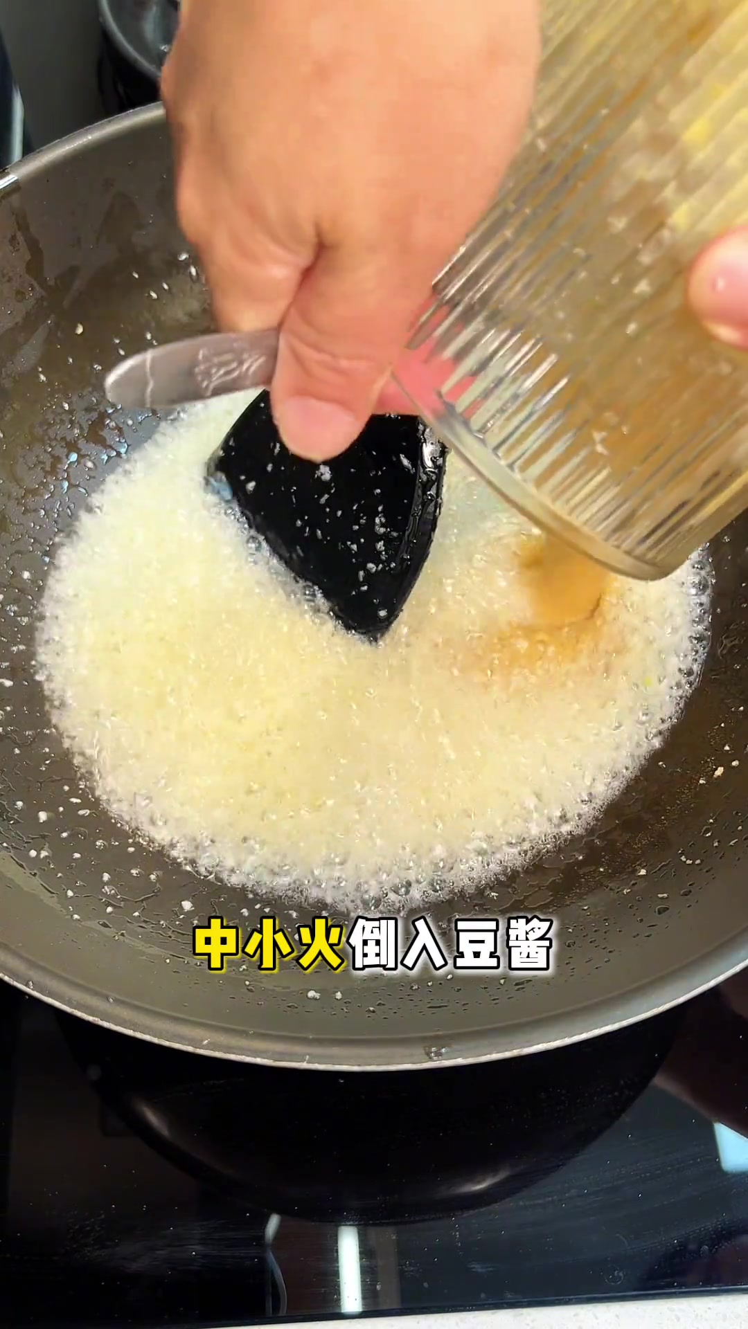 潮汕人天一冷就要吃羊肉,羊肉一定要配羊肉蘸酱,没这酱料会不完美!潮汕美食藏不住