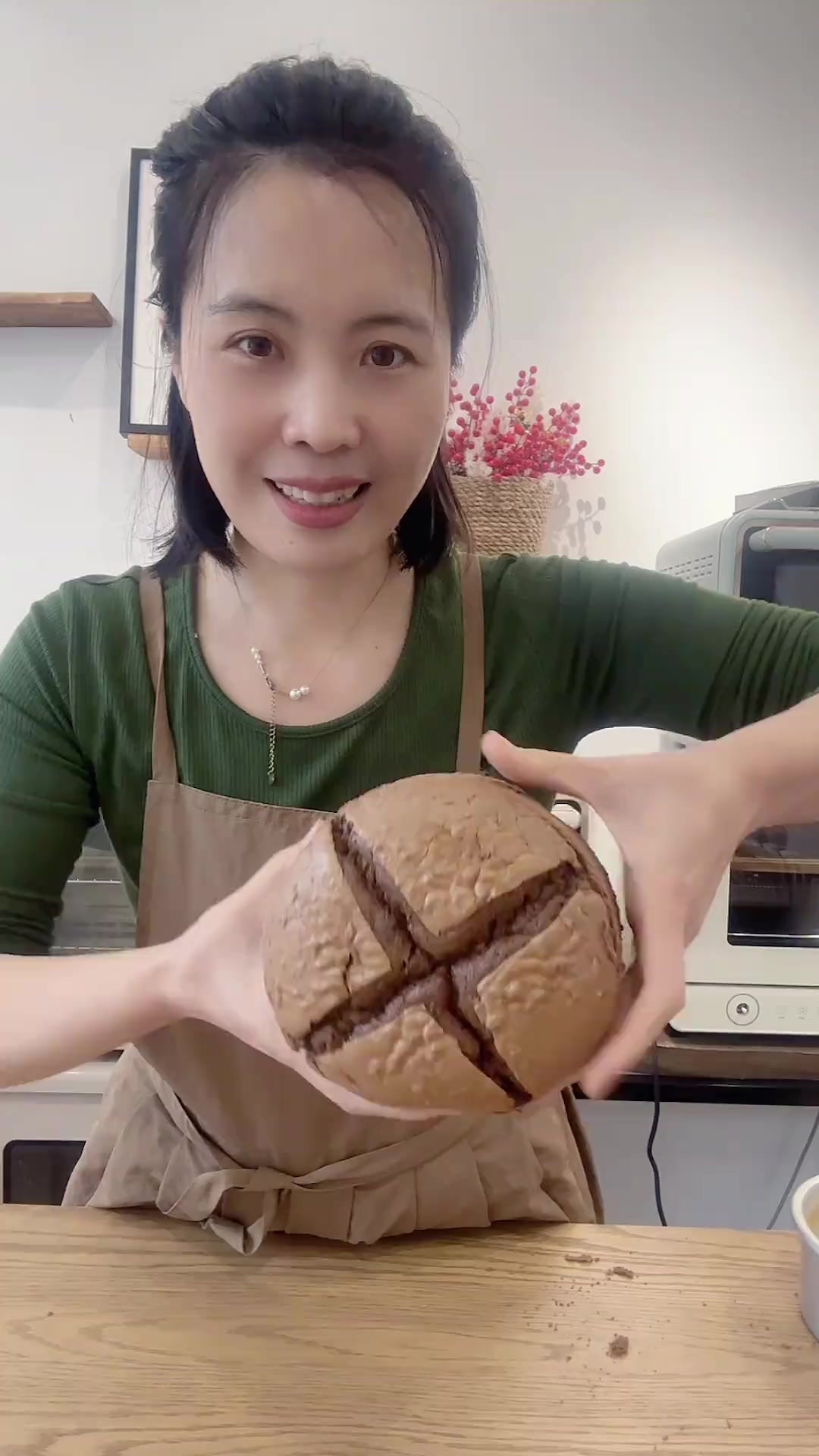 原味的牛奶软蛋糕好吃,巧克力的也很赞啊哈哈哈