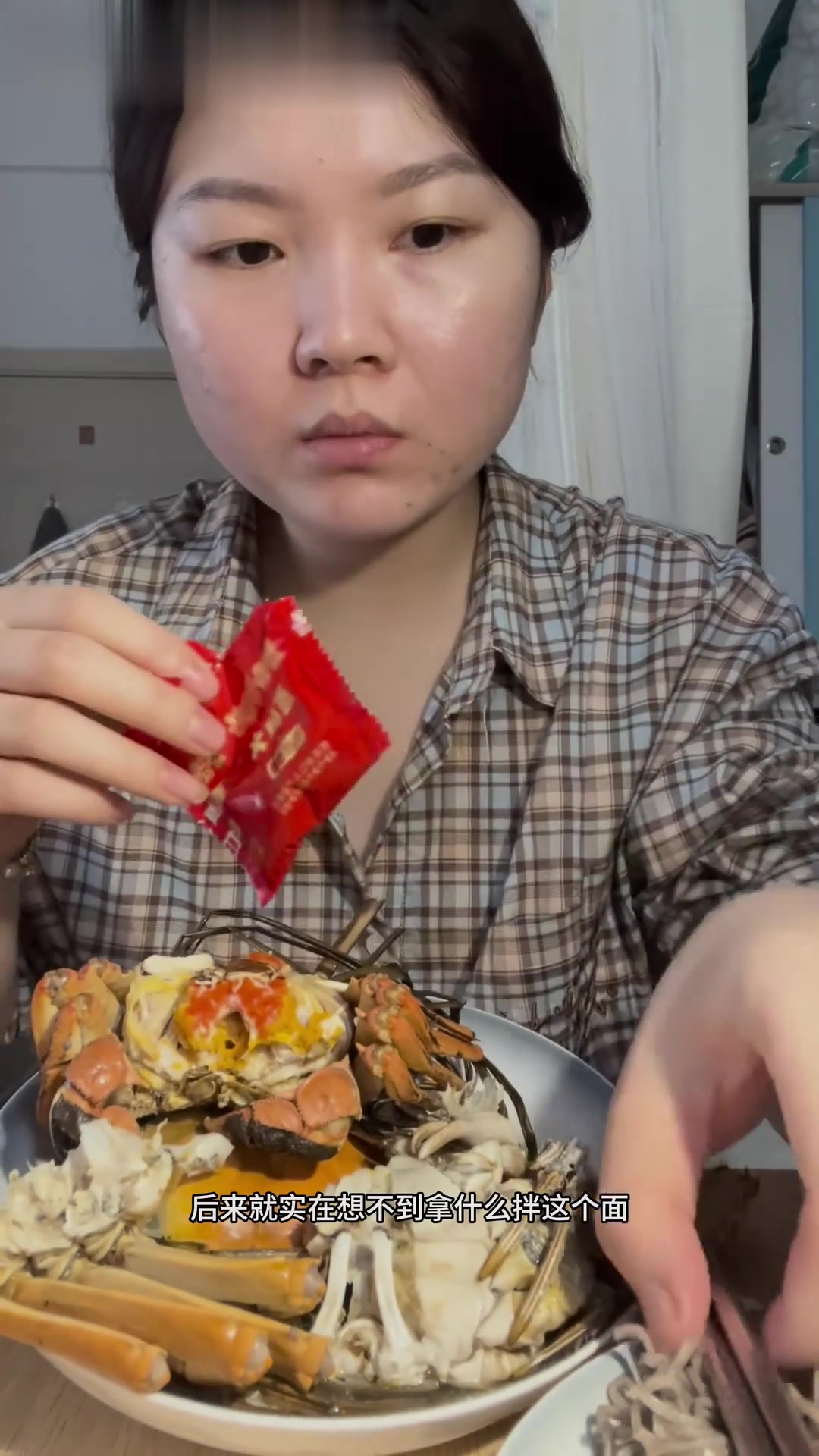 145斤胖丫头 暴食复胖50斤 开心炫两个六寸蛋糕 6口味爆浆千层 豆乳芋泥