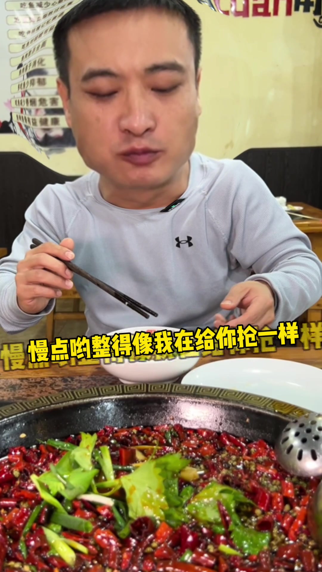 锅底很香,麻辣味很足,肥肠卤的有点耙,个人不是很喜欢吃遍重庆100家鱼 建哥青花