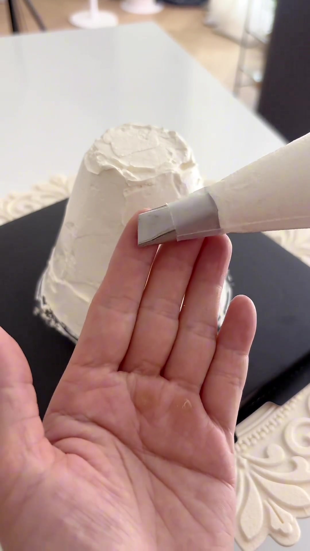 可爱的kitty蛋糕教程来啦!快快收藏学起来吧!kitty蛋糕 卡通蛋糕 蛋糕