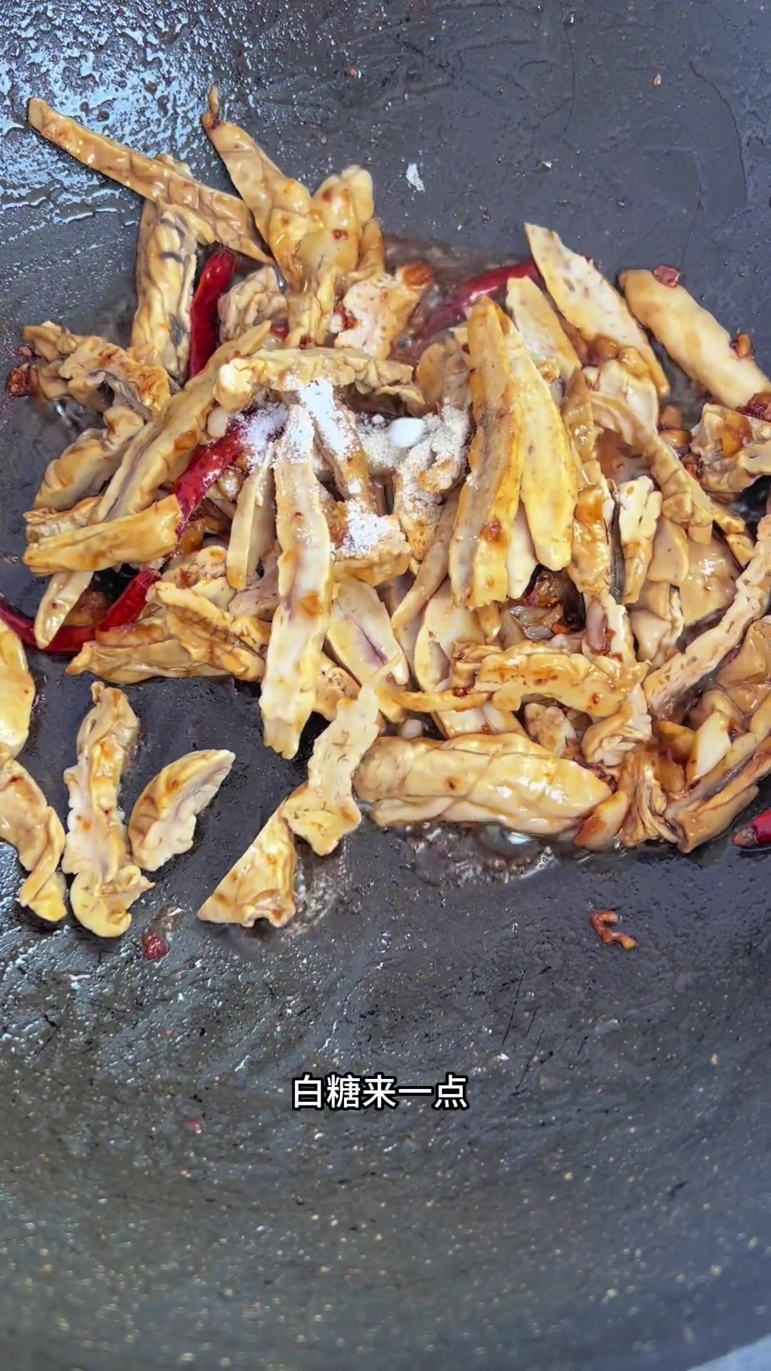 鲅鱼面炒韭菜,那叫一个鲜呐,做法简单,营养美味又下饭