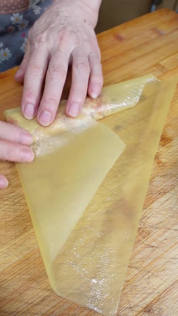 豆腐皮包肉 豆香混合着肉香还有香菇的香味