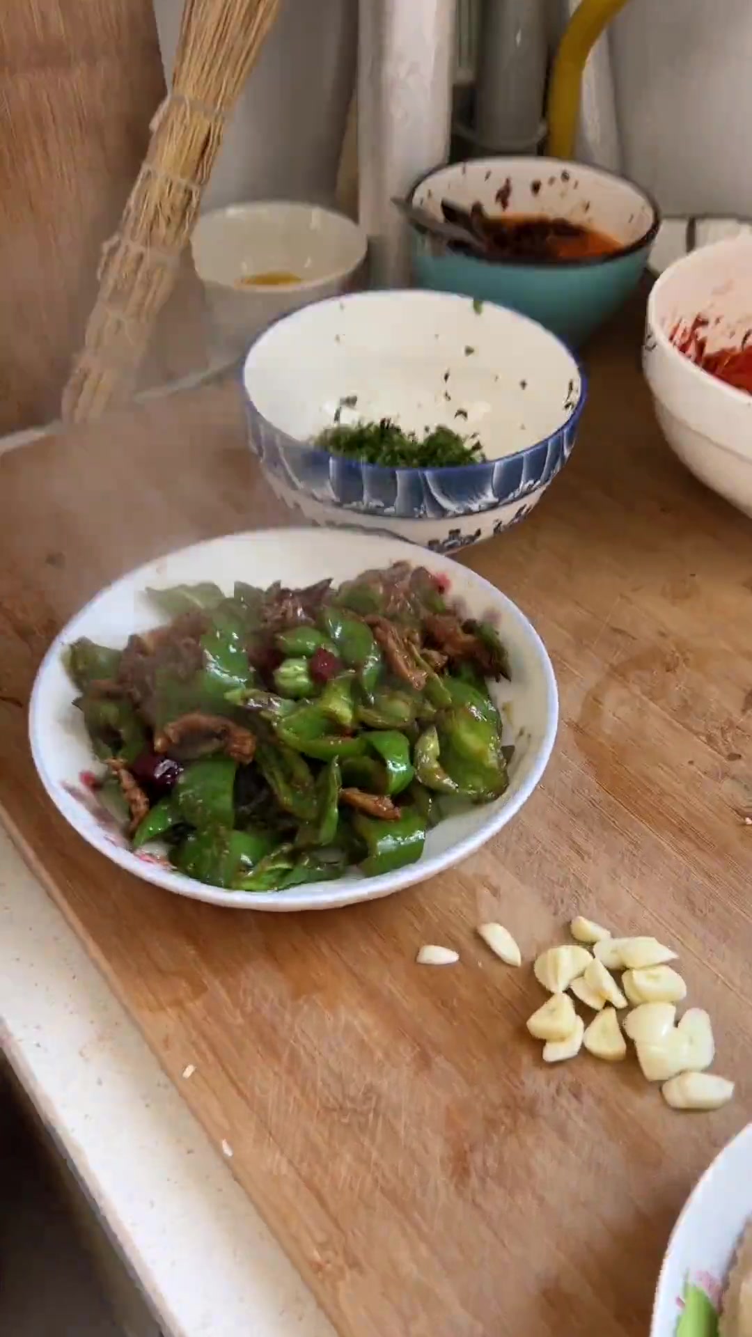女大学生居家日记15——西湖牛肉羹,可乐鸡翅,辣椒炒肉
