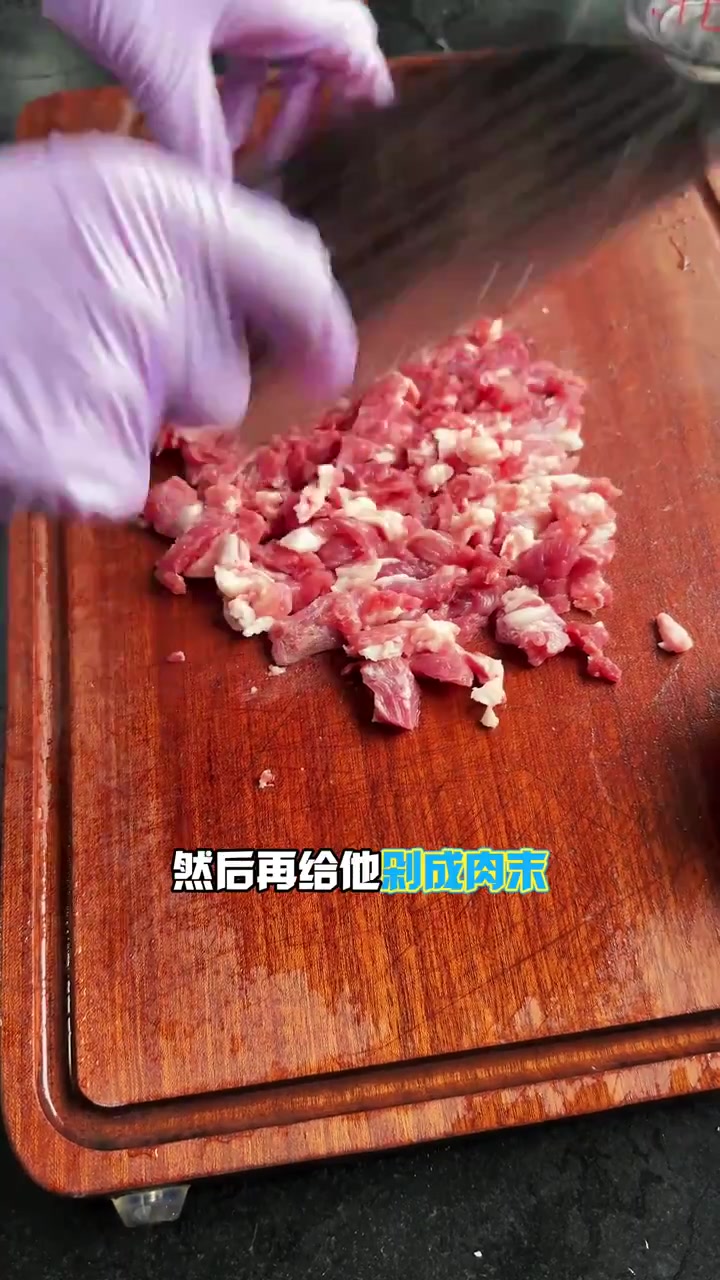 浙江人的晚餐,今天做了青椒炒虾仁,酸菜鱼