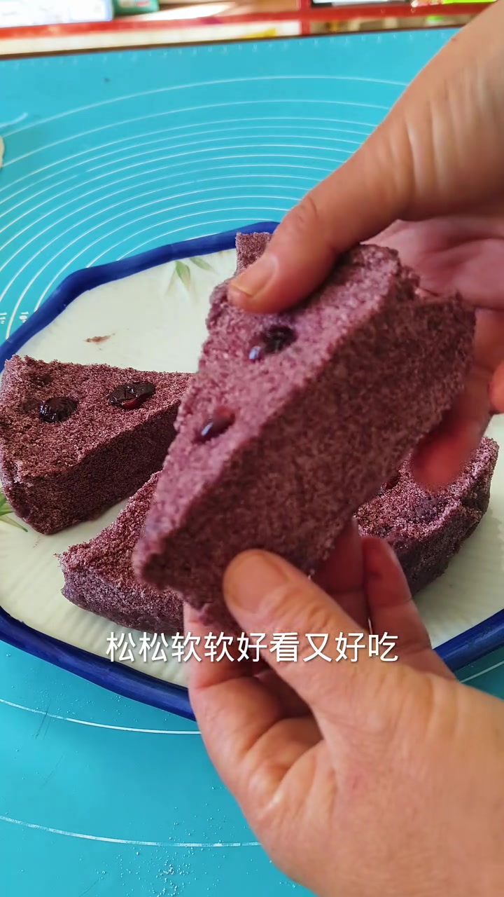 想吃黑米糕自己在家做松松软软的,做法简单黑米香浓郁营养还好吃