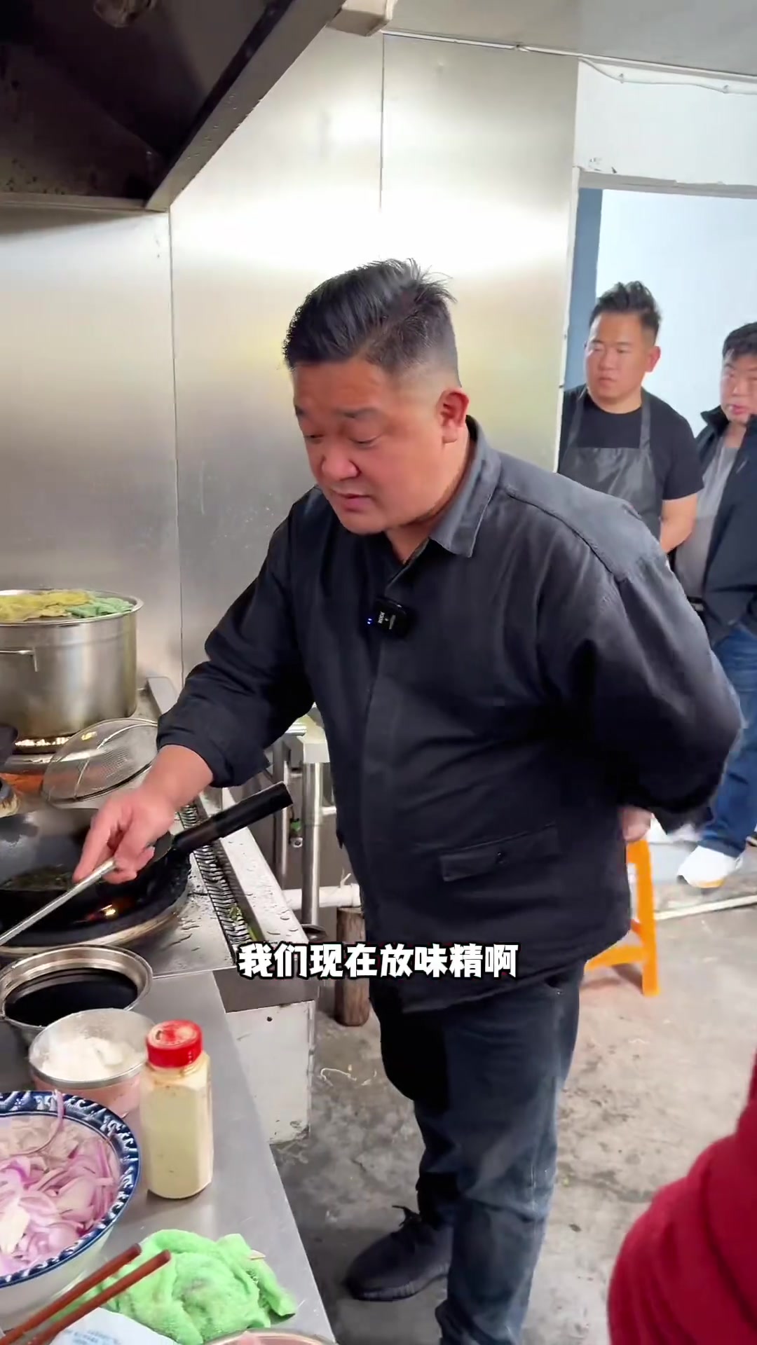 教新来的女徒弟第一碗面,咸菜肉丝面