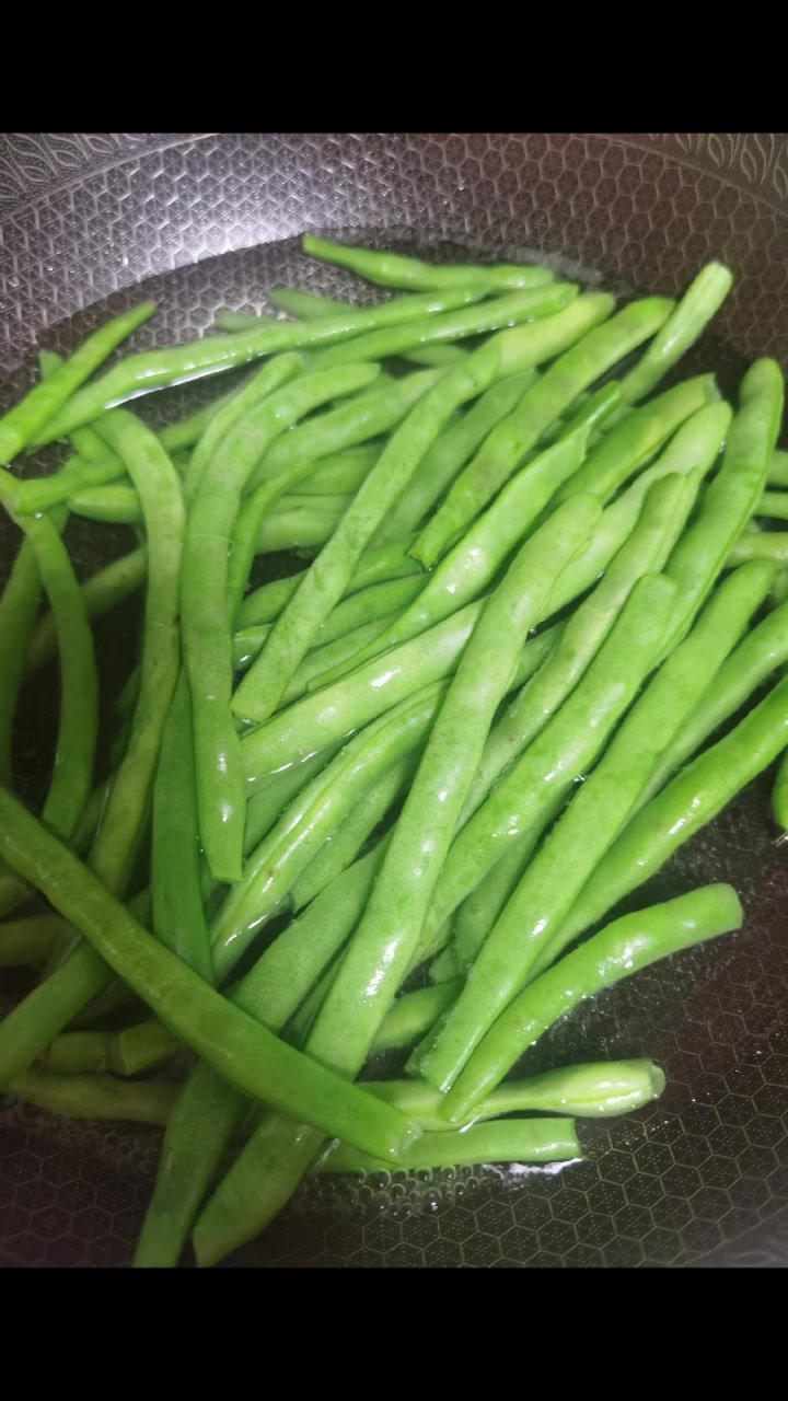 这么鲜嫩的豆角那就做个豆角酱肉蒸饺吧