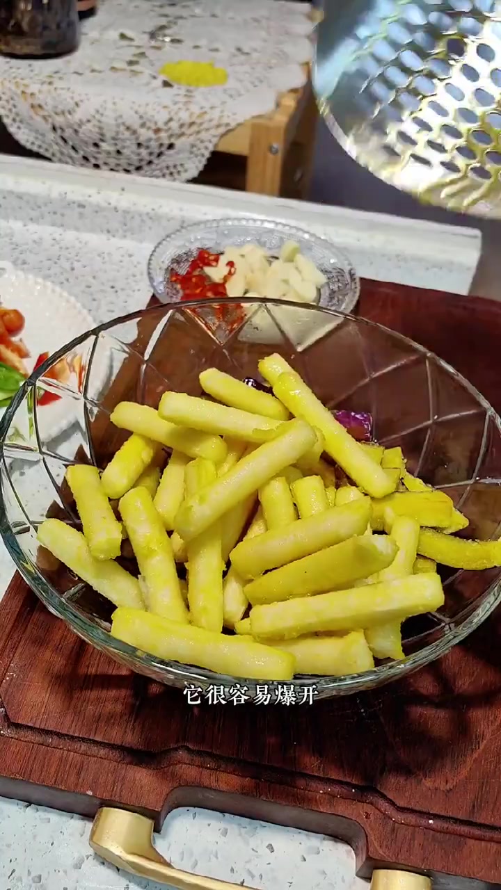 用茄子炒年糕,果然毫无违和感,很好吃