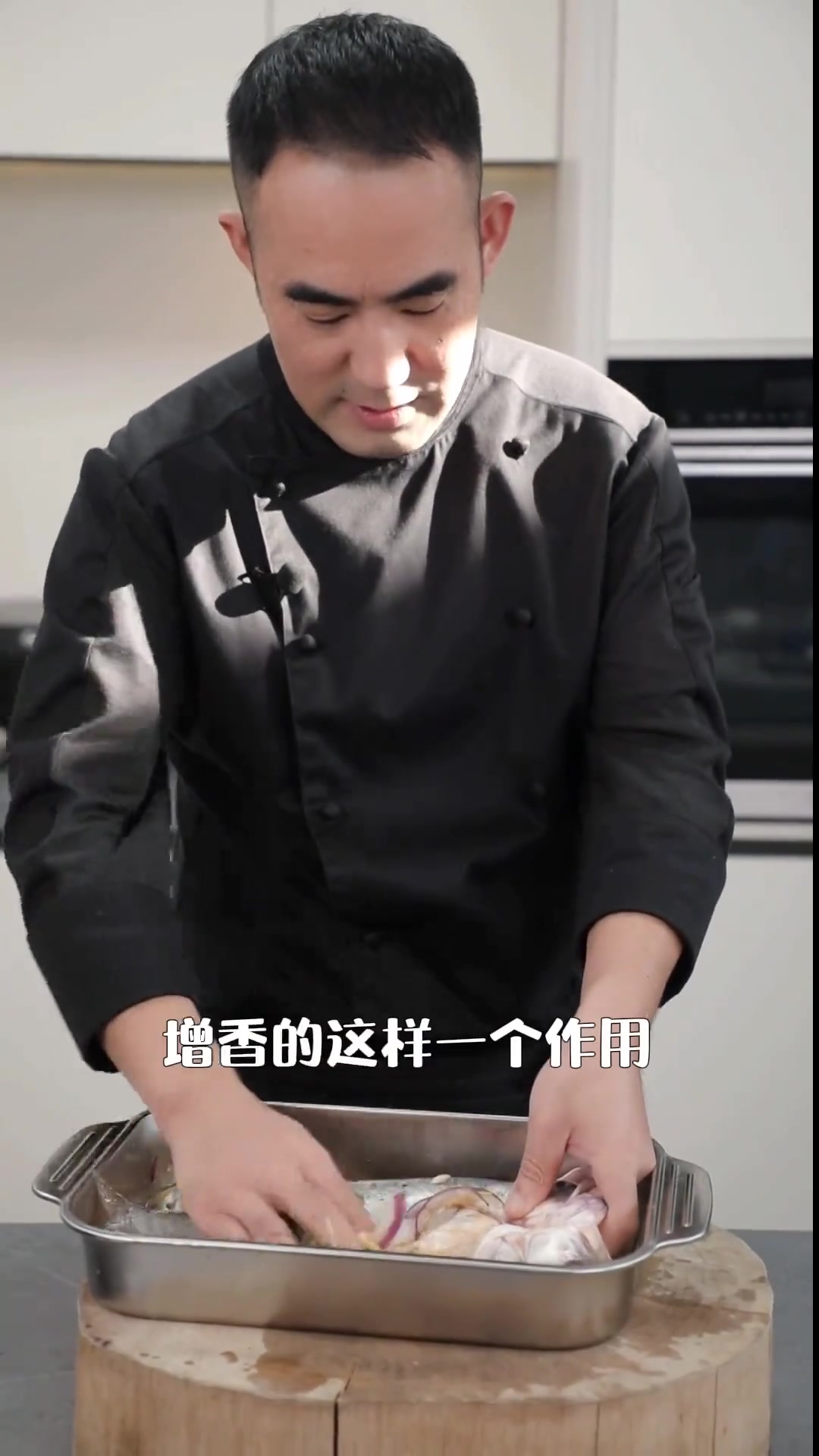 煎鱼不破皮、煎蛋像漂移,一看就能学会的香煎鲈鱼