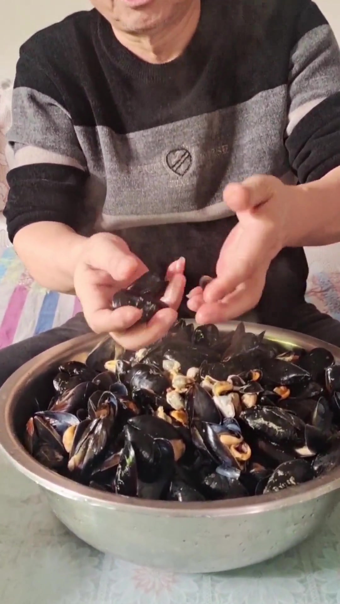 制做煎鸡蛋海虹饼全过程