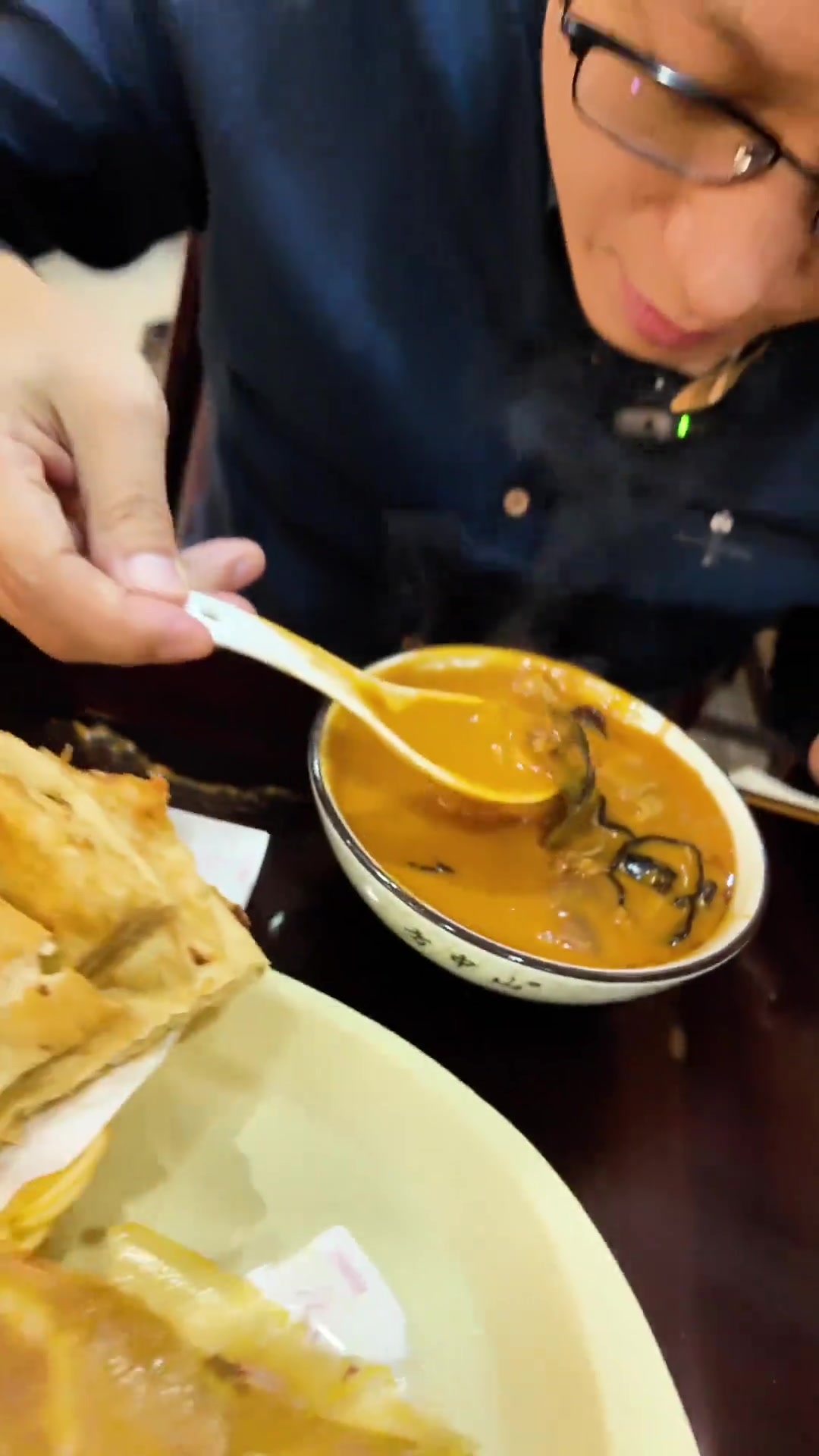 郑州方中山胡辣汤,中!胡辣汤方中山胡辣汤 郑州 美食 拍机堂