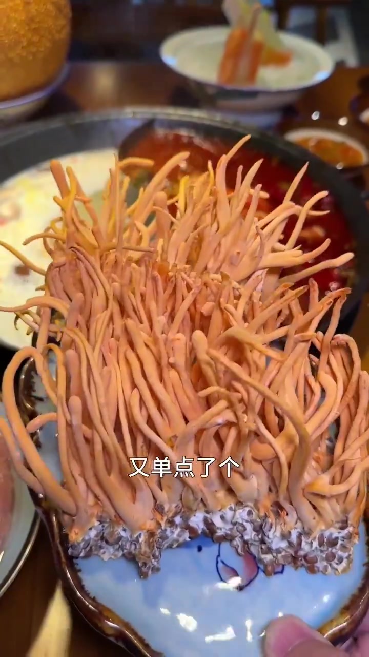 他家的火锅太好吃了,菜品不到有特色,还很有创新