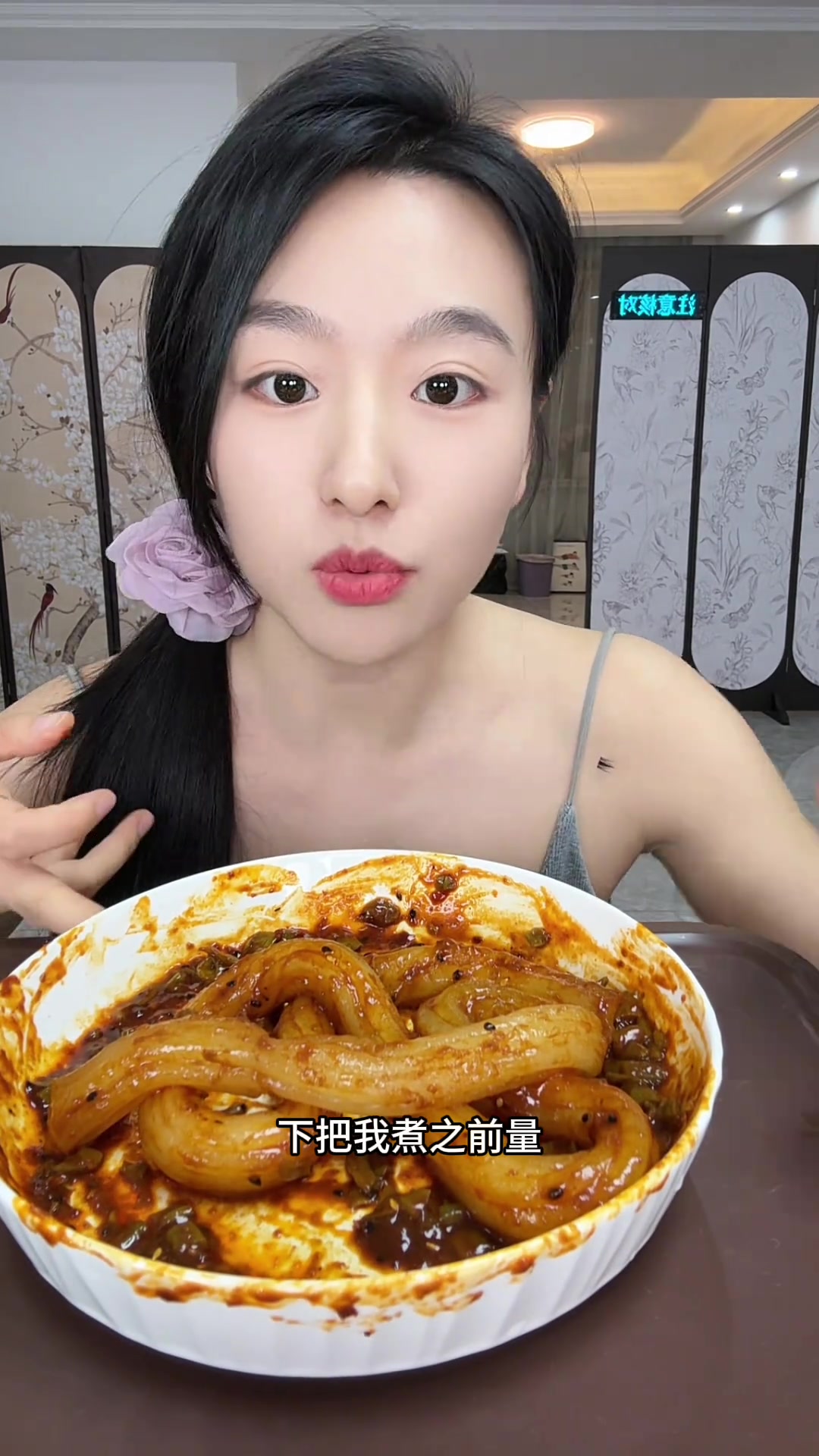 一根粉耗子阿宽粉耗子 火鸡面味甜辣的。很辣哦。橱窗里有