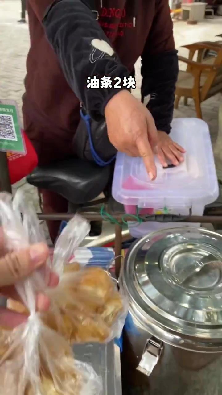 地角街头偶遇三轮车花生芝麻糊