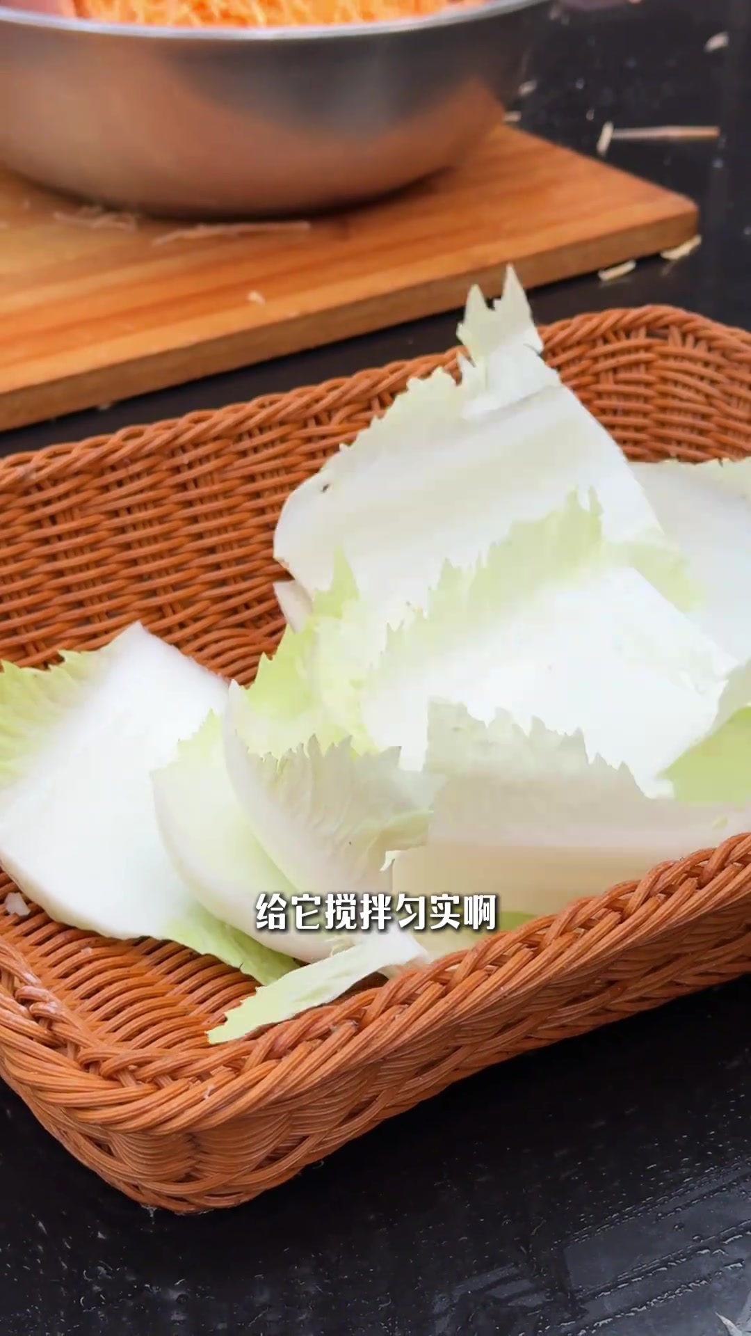 今天儿子吃着我做的饭时,哭着说出了心里的话,小丽也流下了泪水,儿说这次让我出去度