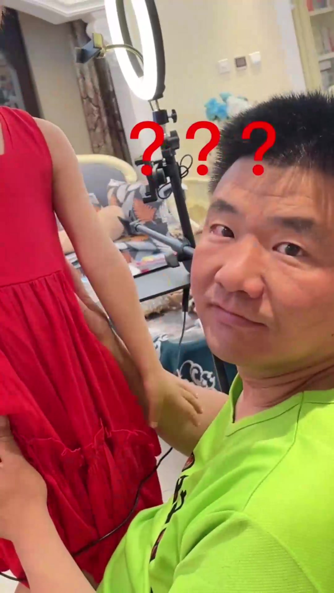 你跟大伙儿说说养了5年的鸭子有几只脚?