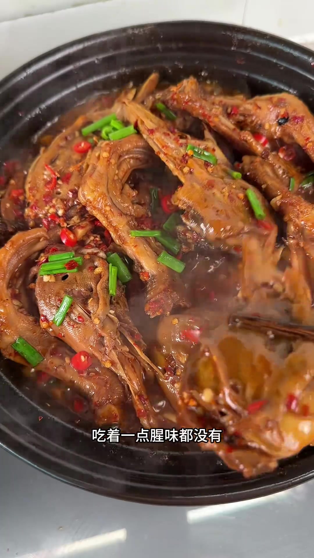 给你们看看江西特色菜麻辣鸭三件究竟有多绝,又麻又辣,鲜辣入味,真的超级好吃地方特