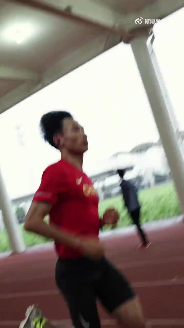 上马国人冠军是吴向东去年既定的目标,2023年两次冲击210都以2:10:02遗憾收场,吴
