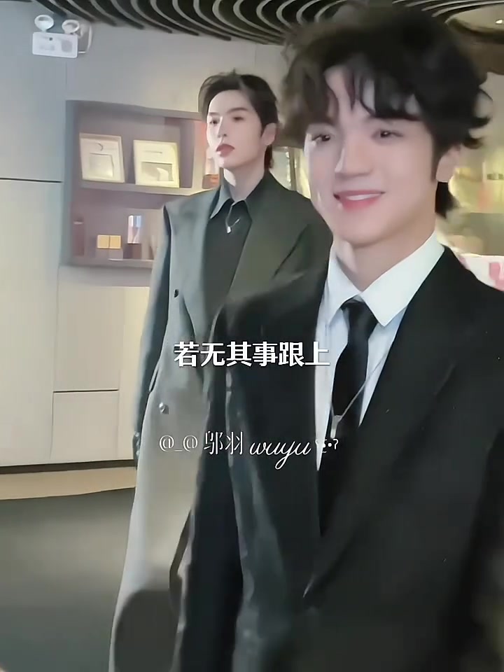 乐老师,你知道你看你老婆的眼神有多明显吗?!俐乐王昀楷 拍完一心跟着楷楷走