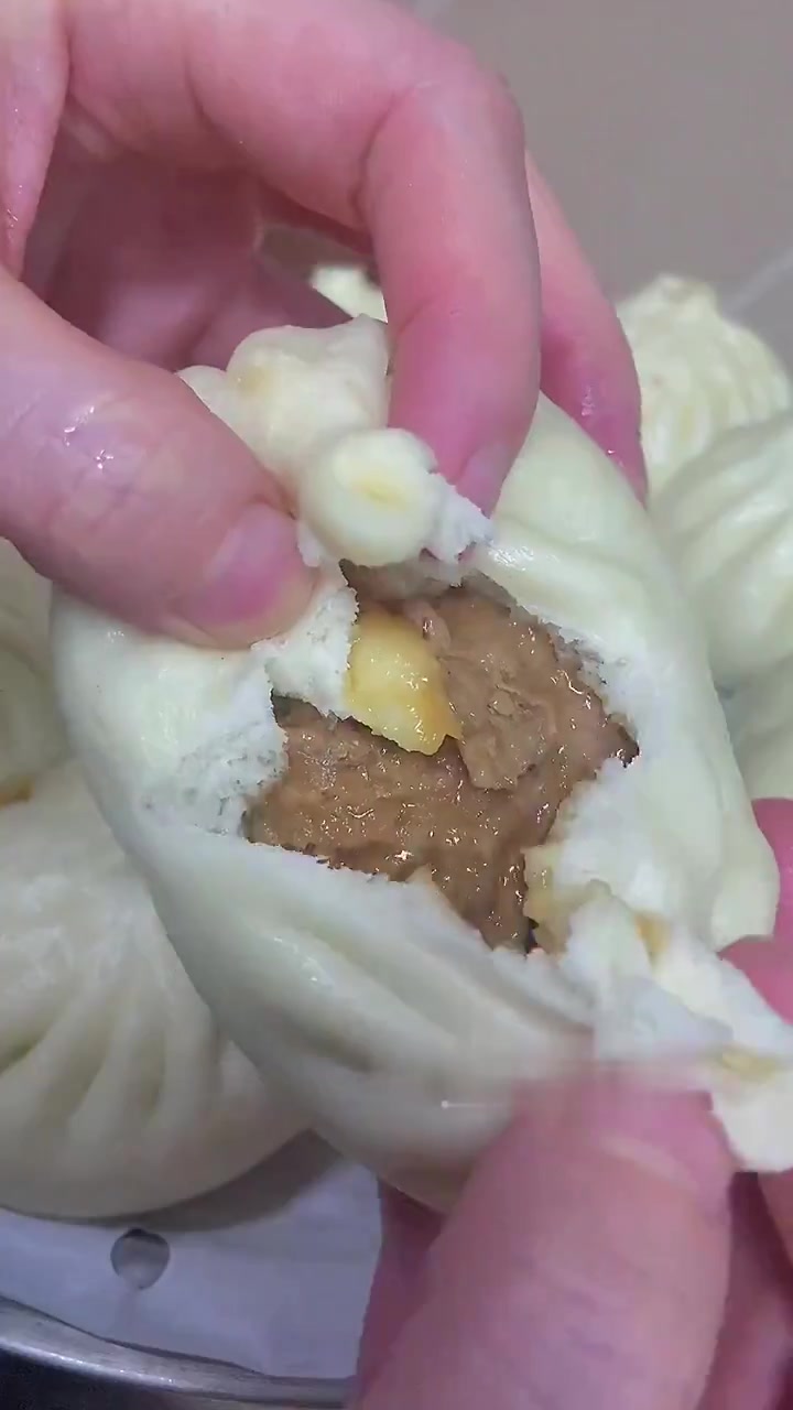 这样调的肉馅,鲜嫩多汁又美味,蒸出来的包子大人小孩都喜欢吃