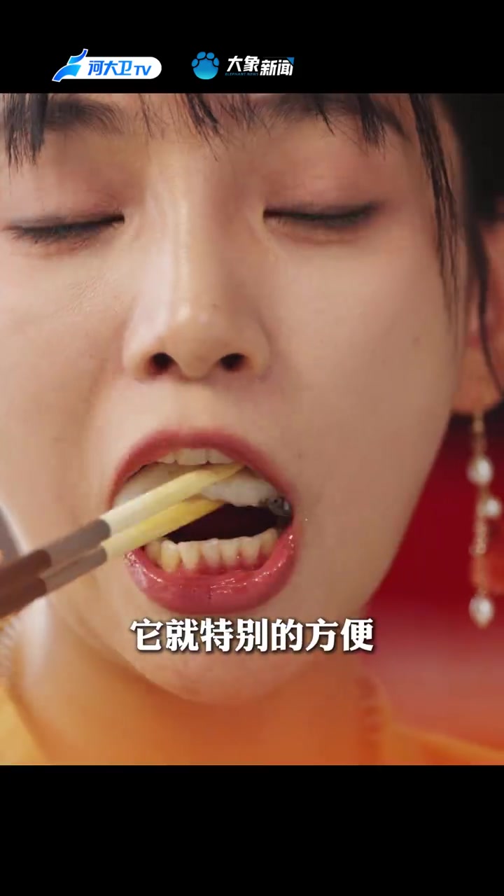 信阳水域广阔,盛产各类鲜鱼。南湾湖的鱼更是远近闻名。“一鱼三吃”采用蒸、灼、炖三种烹饪方式