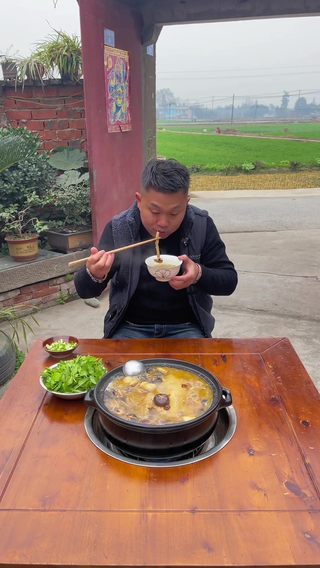 辣的吃多了煮一锅养生菌汤火锅