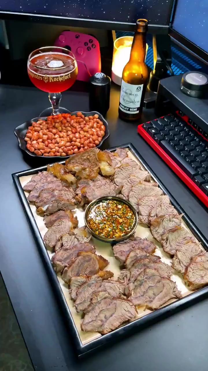 酱牛肉配花生米 又要喝多了