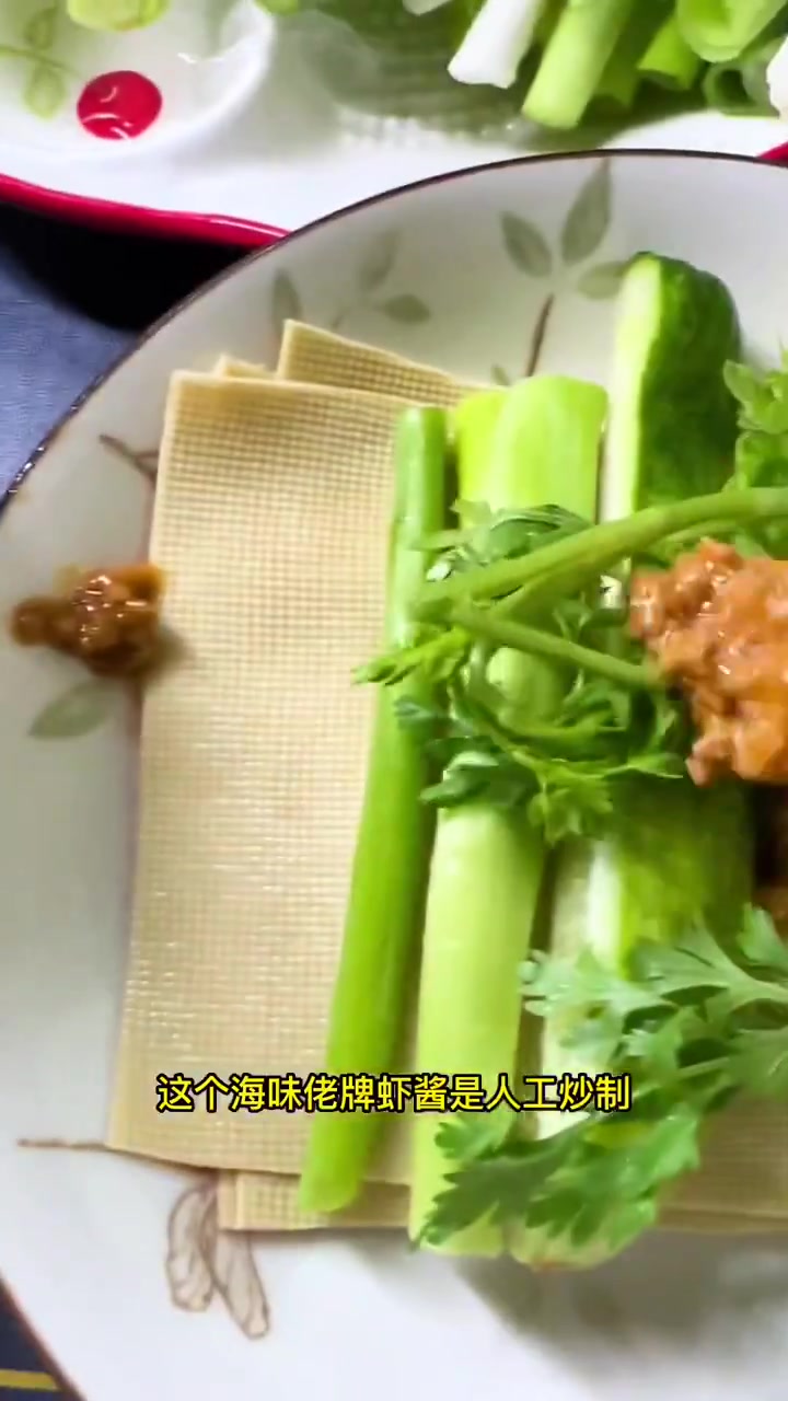 夏天开胃不知道吃啥,还得是虾酱配生菜!