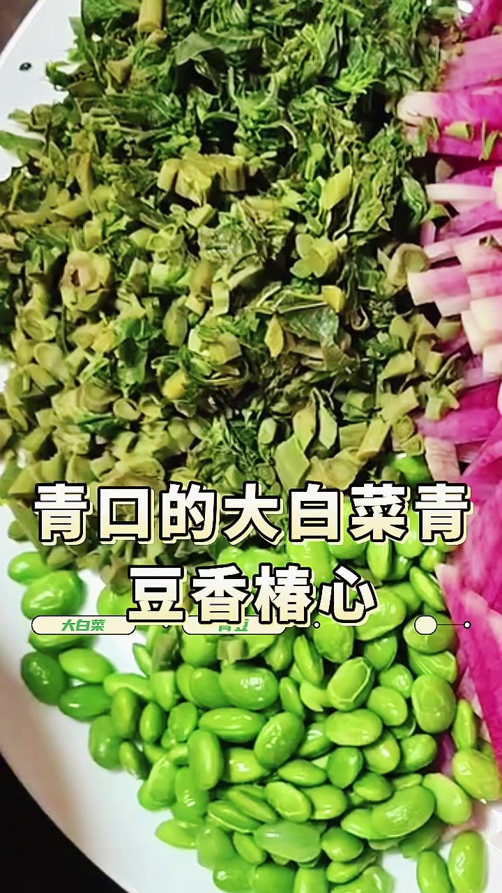 吃炸酱面,要吃家里炸的,面码多,老北京炸酱面是这样的。