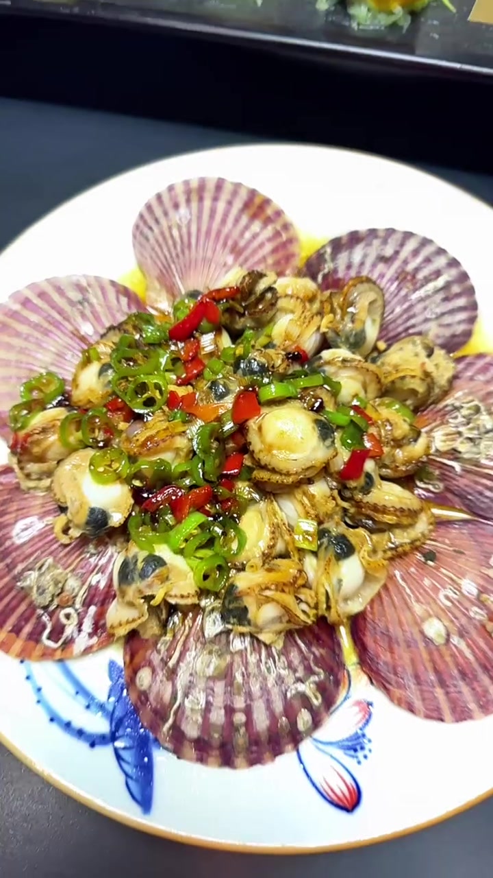 乌苏里江松花江江鱼很有特色,还有芥末鱼块海鲜红烧肉等才199两个人吃不完