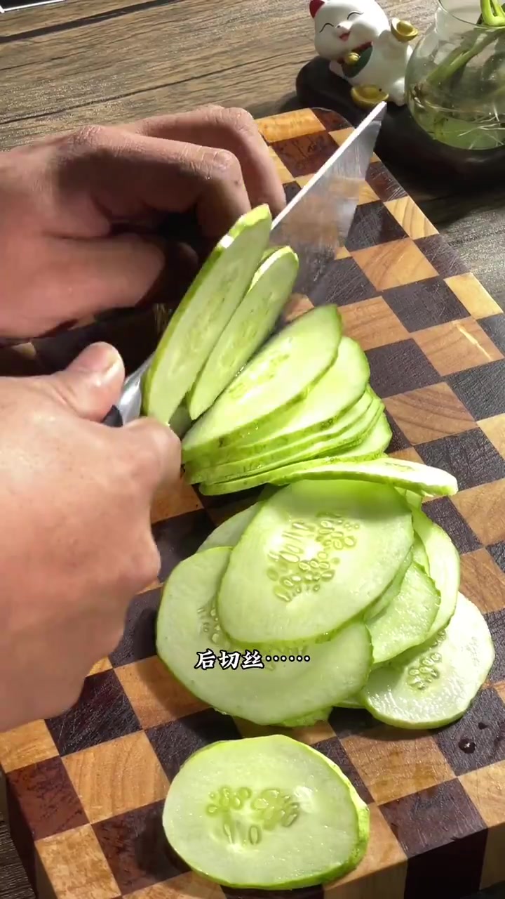 黄瓜丝拌肉丝,凉拌三丝