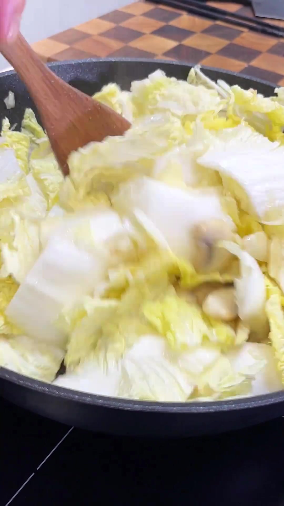 黄芽菜炒年糕做的好吃是不加水的